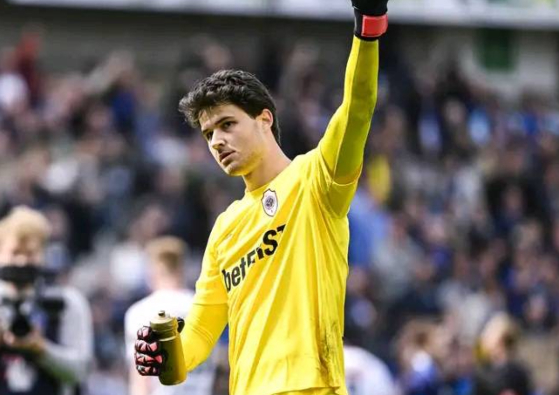 Kiper Baru Man Utd Senne Lammens Pernah Ditolak Leeds United!