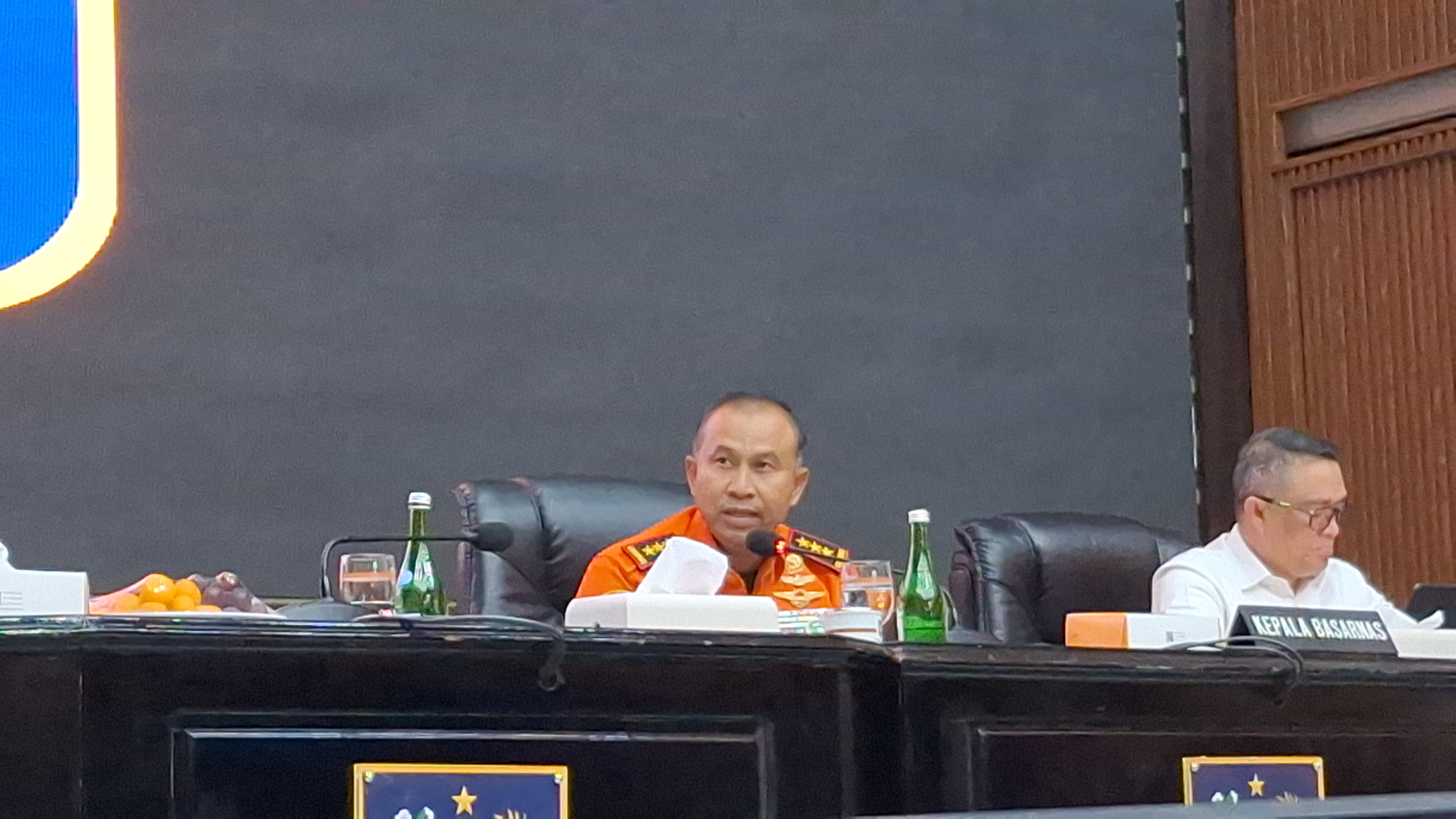 Berharap Ada Mukjizat Korban Selamat dalam Jatuhnya Pesawat ATR 42-500