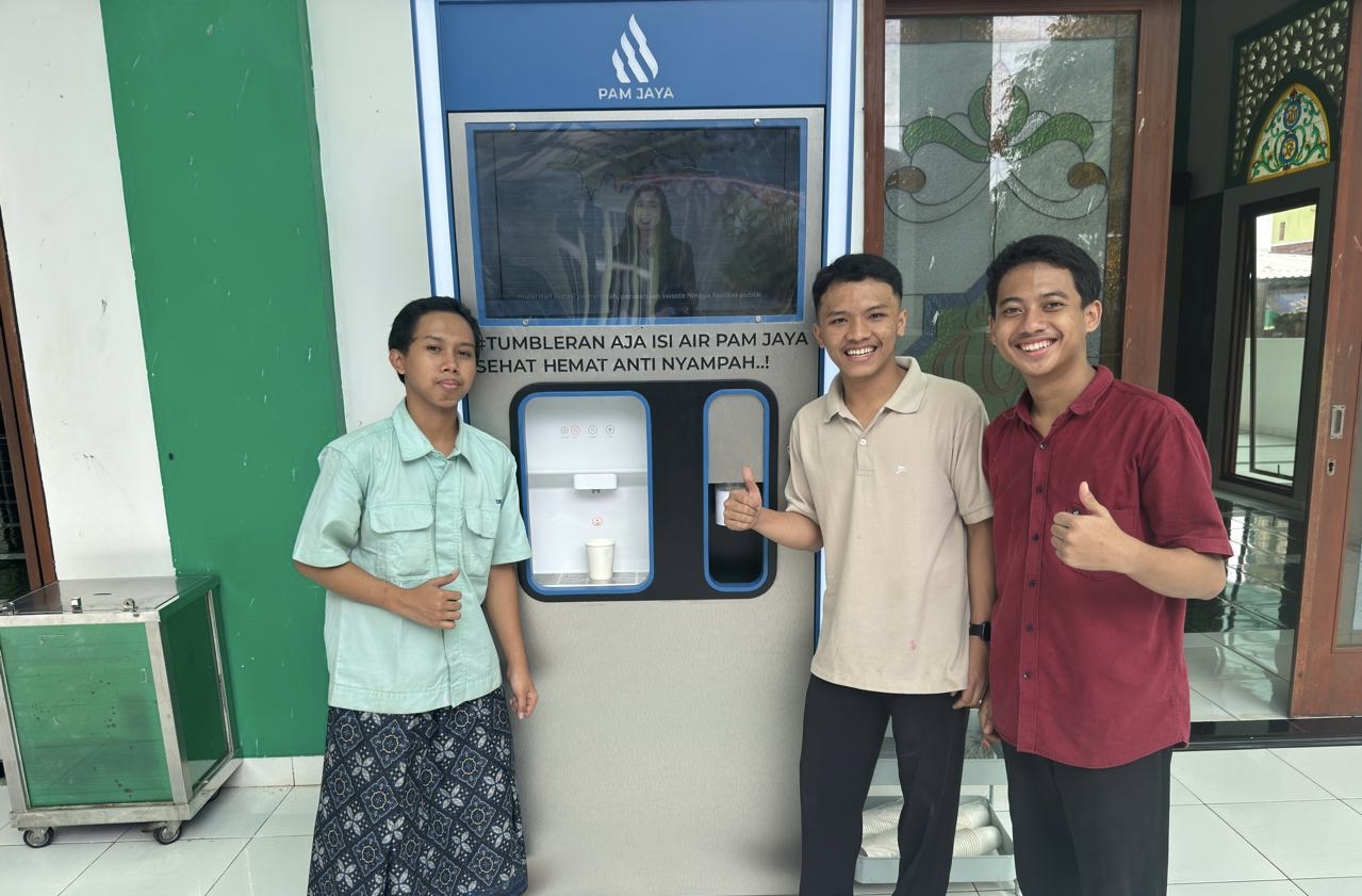 Cuaca Jakarta Panas Ekstrem, PAM Jaya Serahkan 100 Unit Water Purifier di Rumah Ibadah hingga Sekolah 