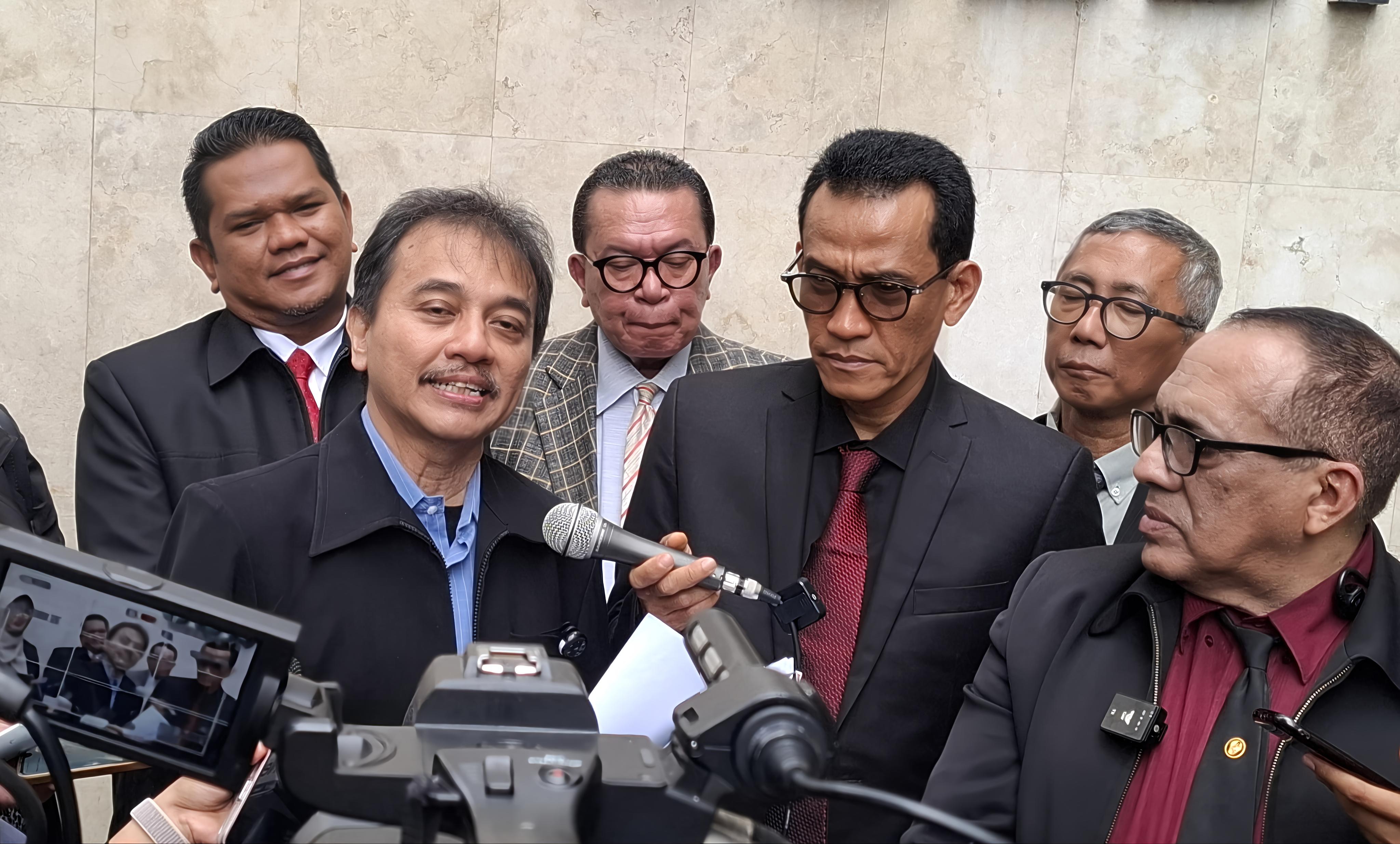 Roy Suryo Tertawa Balas Pesan Eggi Sudjana, Siapkan 10 Saksi dan Ahli di Polda Metro