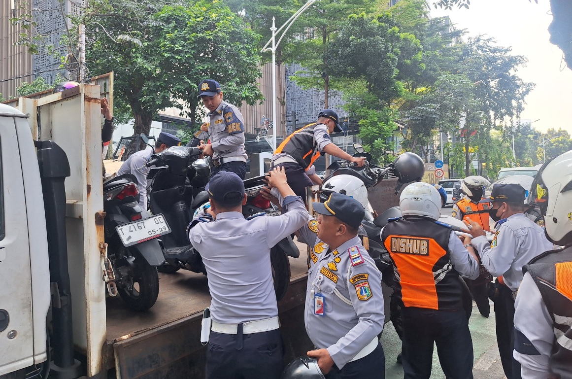 Penindakan Parkir Liar di Jakarta Selatan, 703 Kendaraan Diangkut dalam Sebulan, Senopati Paling Banyak