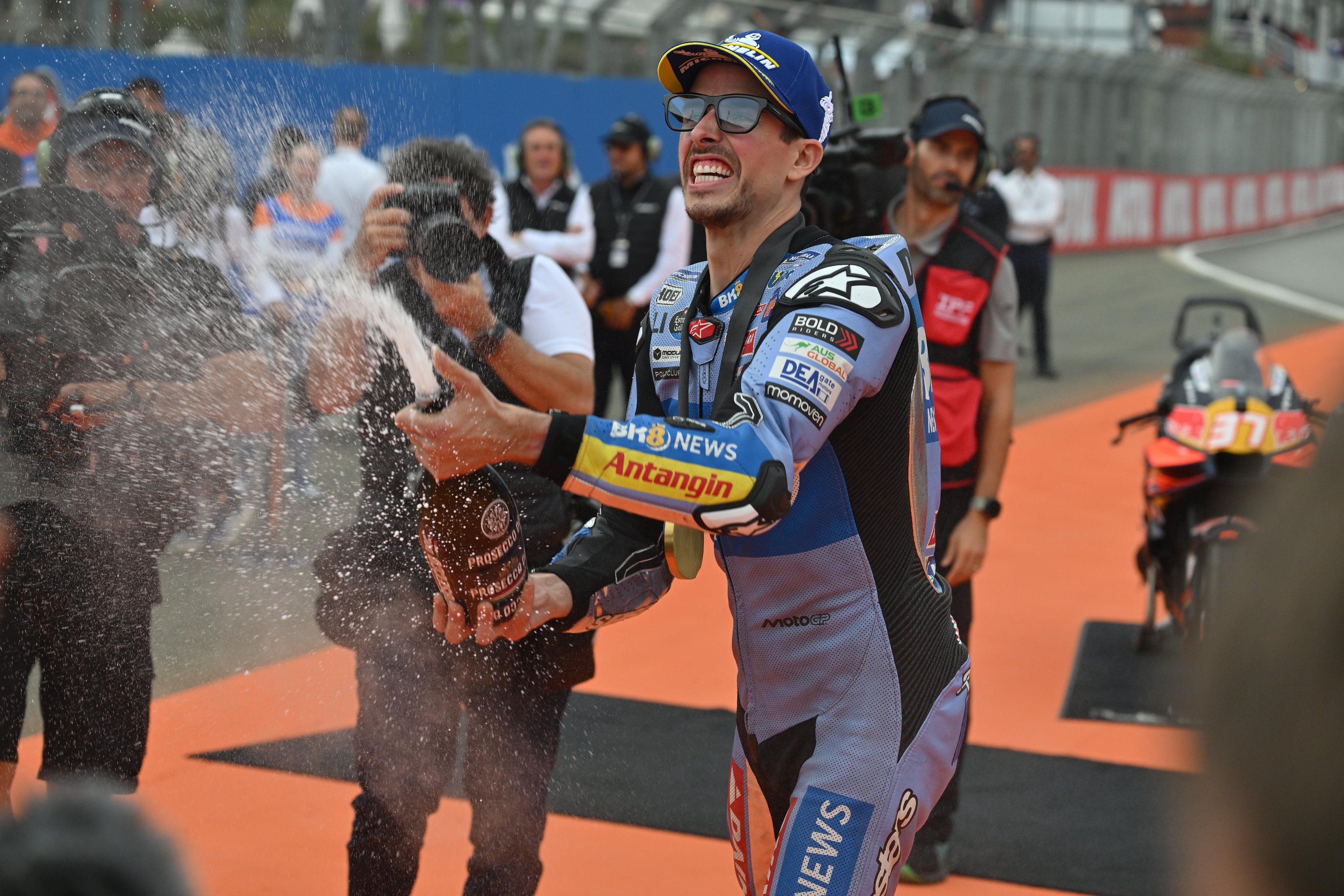 MotoGP Valencia 2025: Alex Marquez Juara Sprint, Kaget dengan Kecepatan Sendiri  