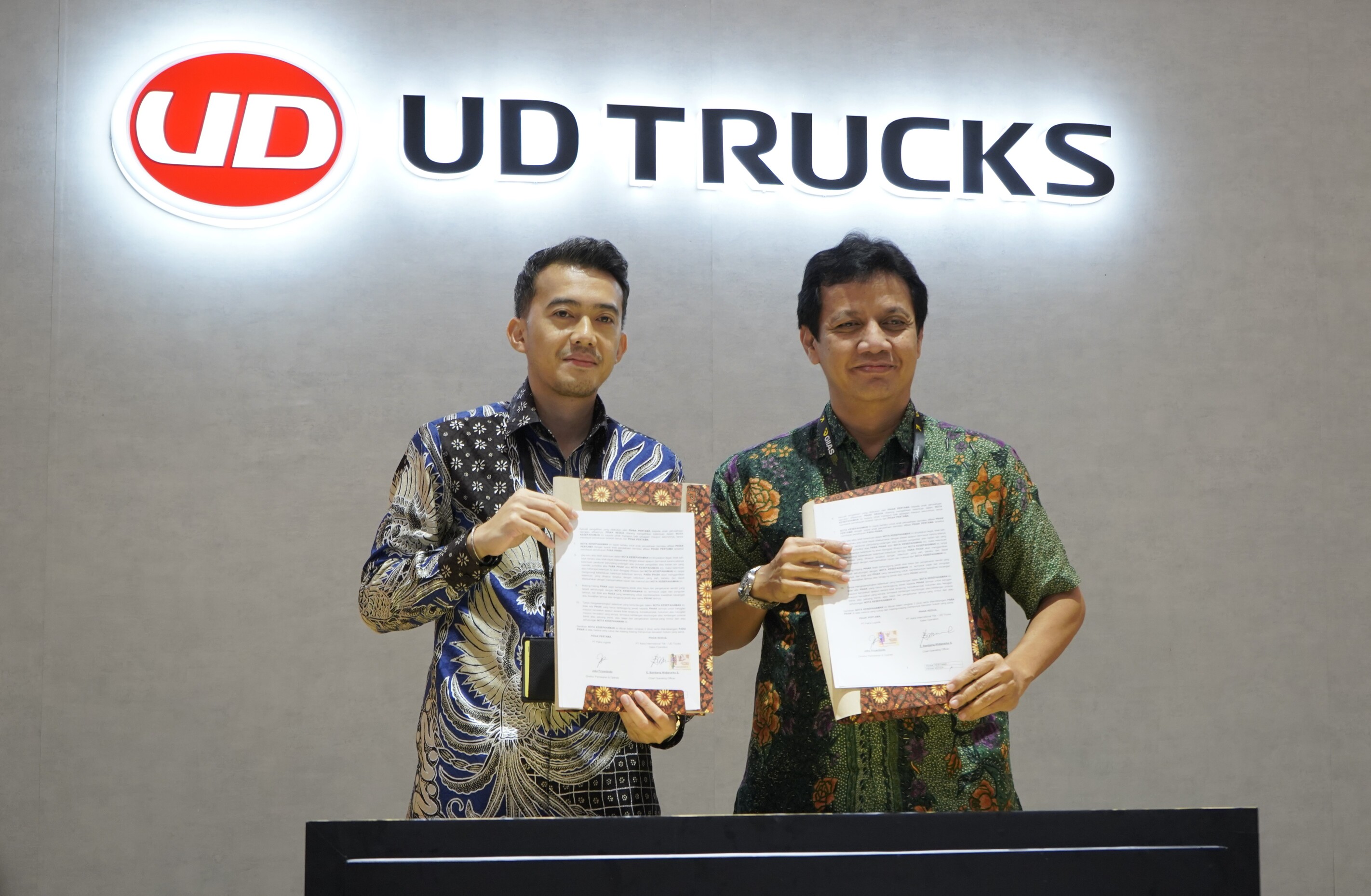 Sinergi Baru di GIIAS 2025: Astra UD Trucks dan Patra Logistik Jalin Kerja Sama Perawatan Armada