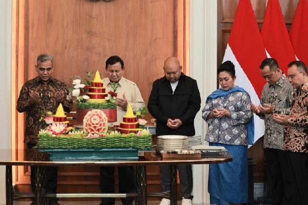 Rayakan Ulang Tahun ke-74 dengan Sederhana, Prabowo Larang Pejabat Kirim Karangan Bunga
