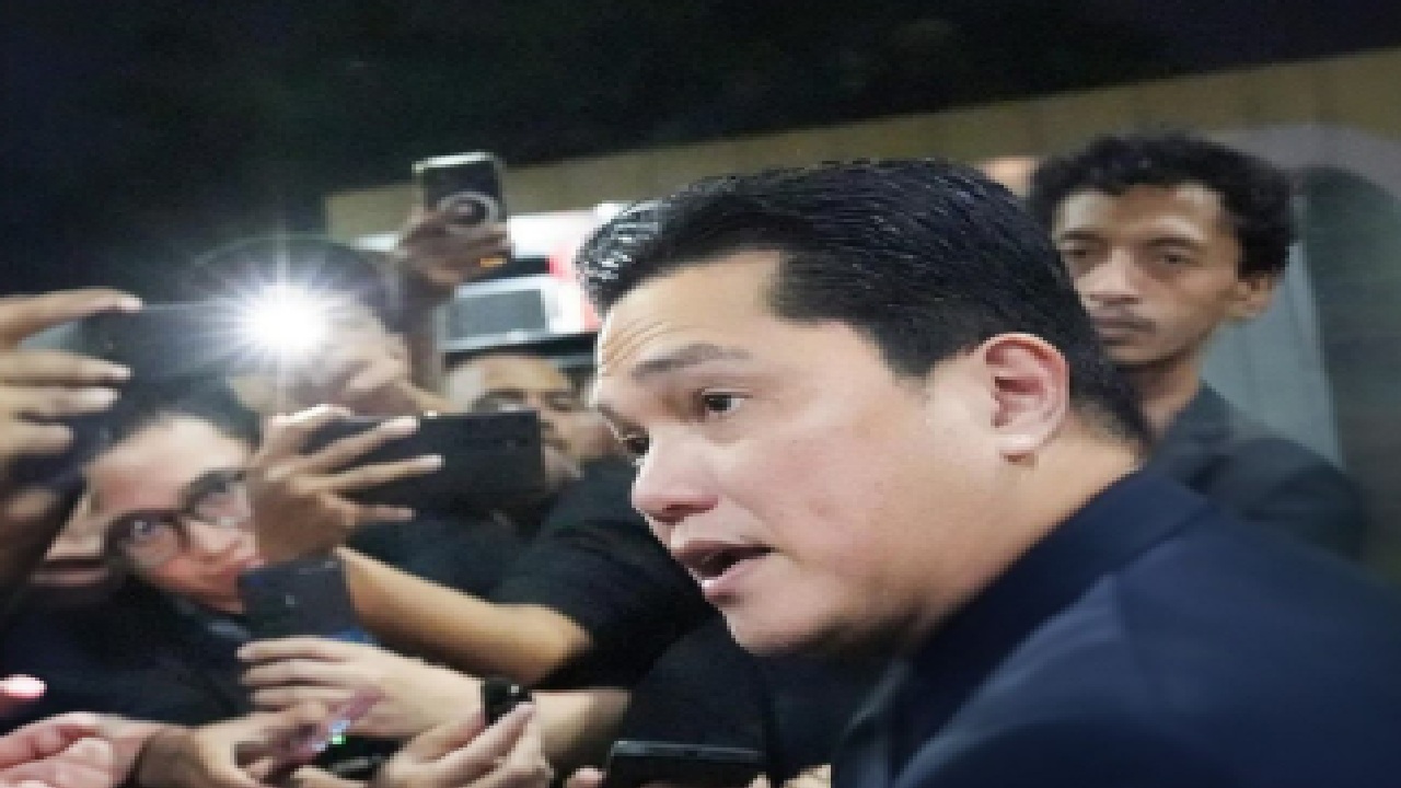Lobi Erick Thohir ke Kejagung Sampai Tengah Malam Membuahkan Hasil, Feri Amsari: Harus Mundur!