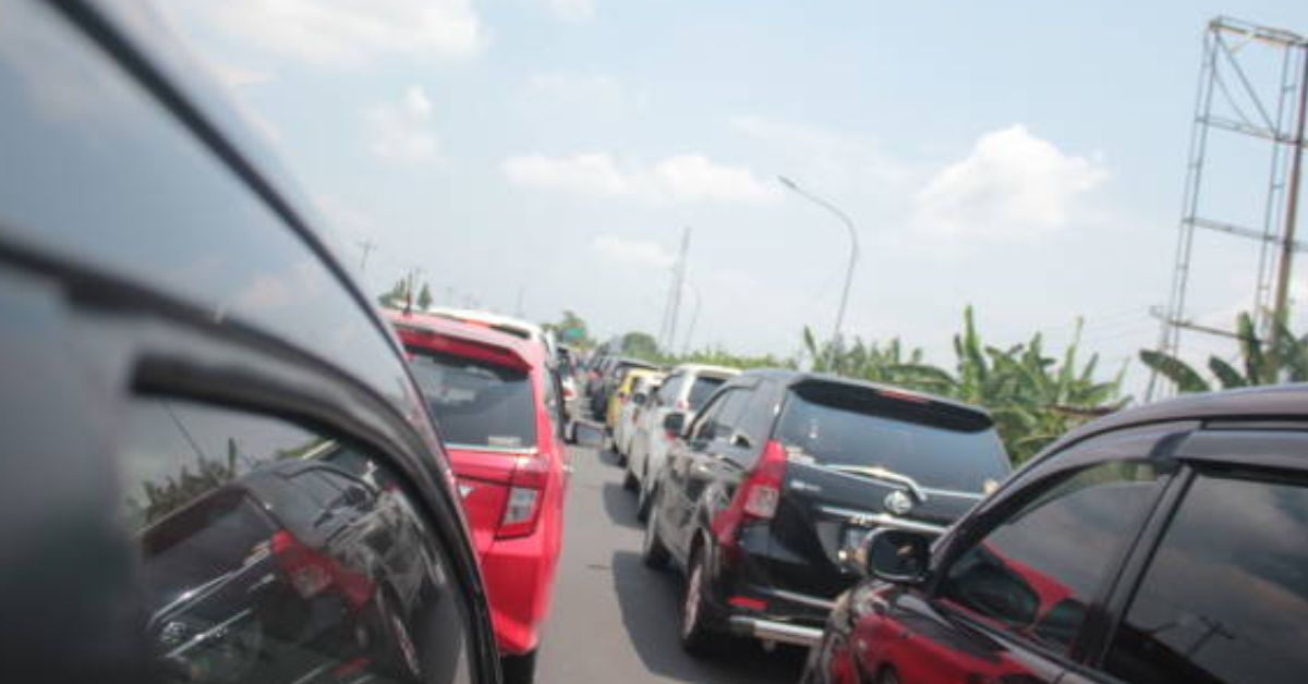 7 Cara Mengatasi Kebosanan saat Macet dalam Perjalanan Mudik Lebaran 2025