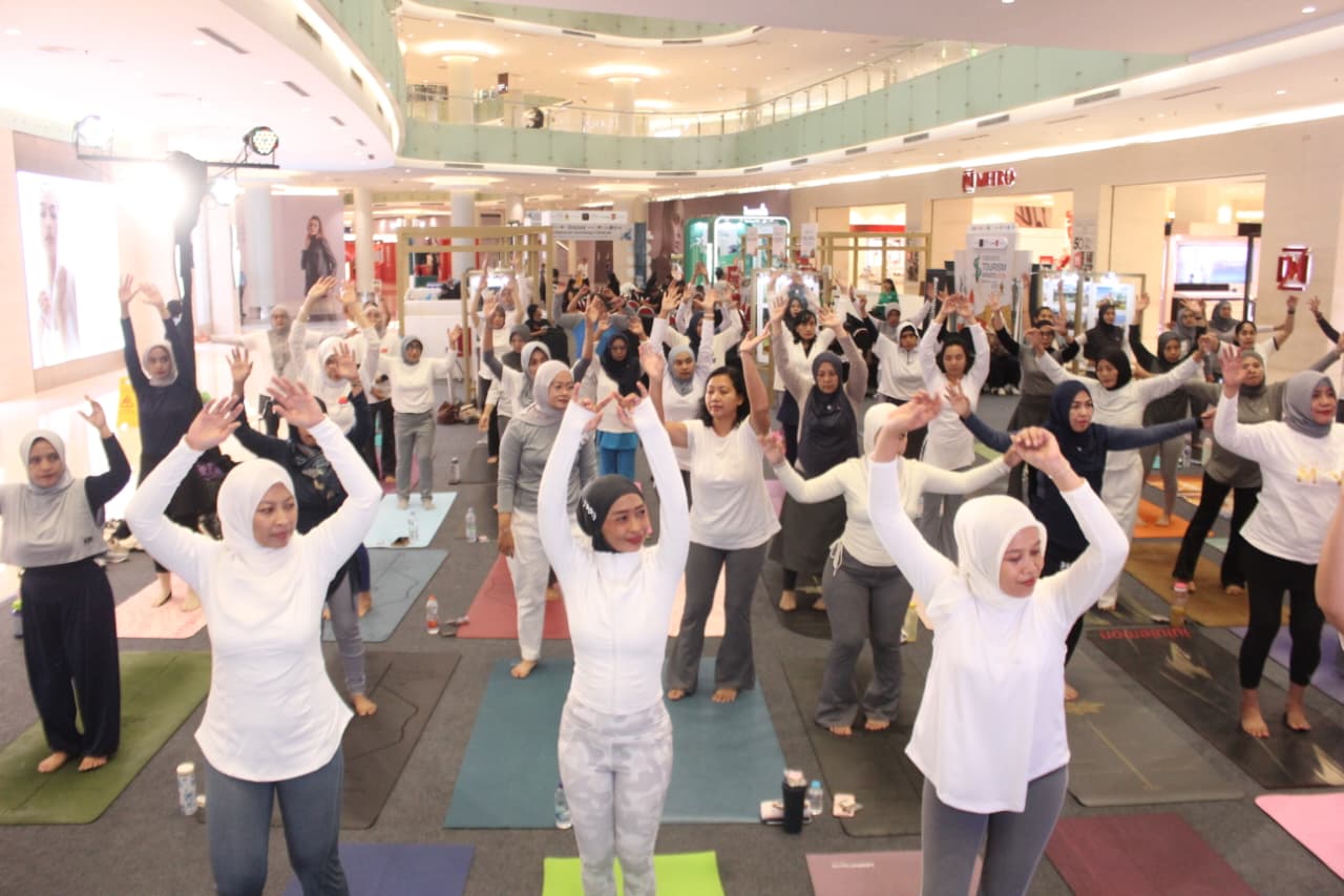Yoga Inside Flow Buka Hari Kedua Surabaya Tourism Award (STA) 2026 di Ciputra World Mall 