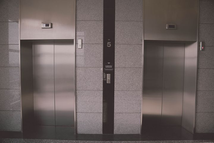 Tata Cara Menggunakan Lift yang Baik dan Benar