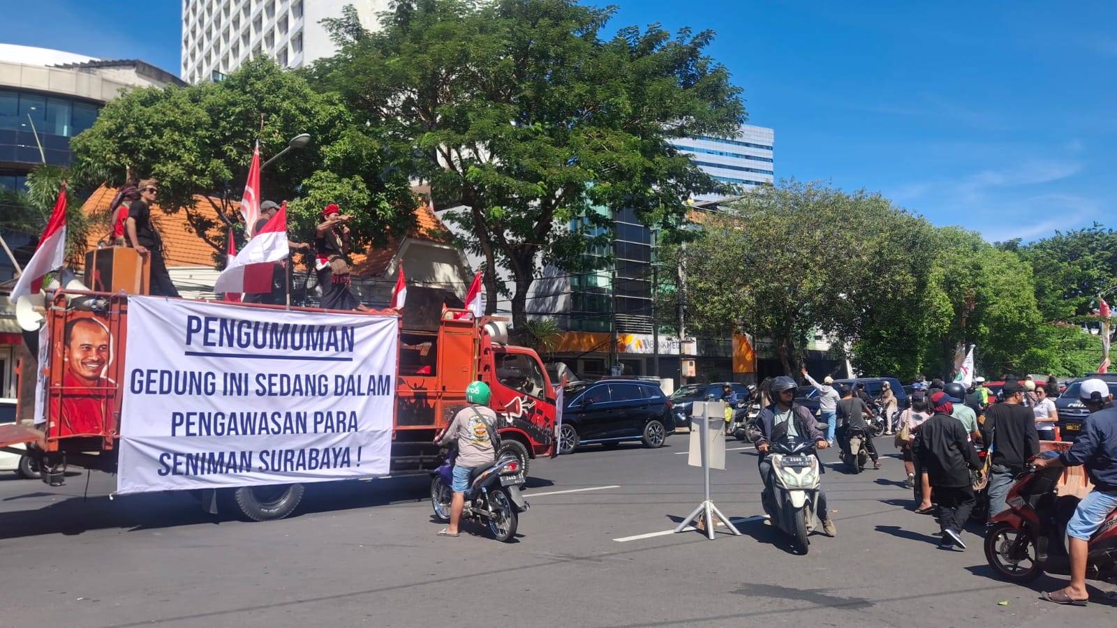 Seniman Surabaya Unjuk Rasa, Tolak Pengosongan Sekretariat DKS