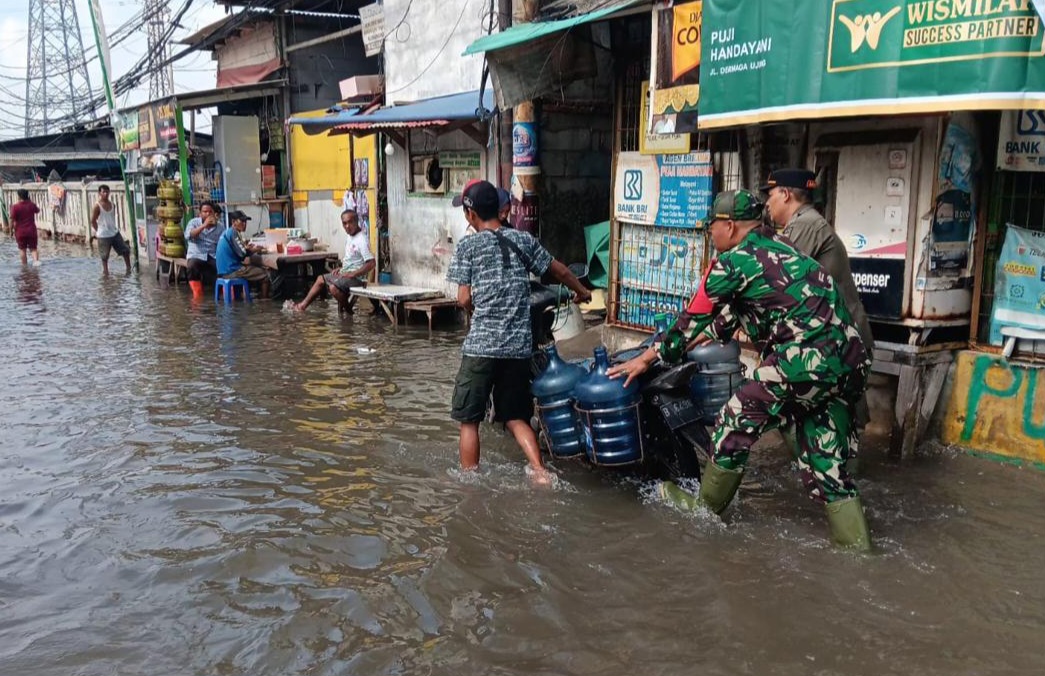 Banjir Rob di Muara Angke Berangsur Surut, 3 RT Masih Tergenang