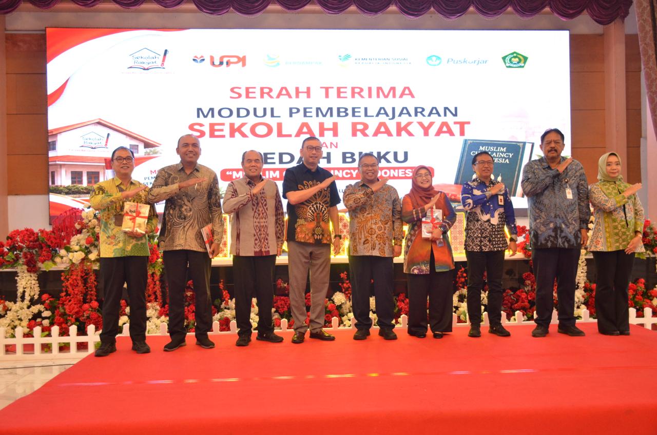 UPI Serahkan 1.018 Modul Pembelajaran Sekolah Rakyat ke Kemensos