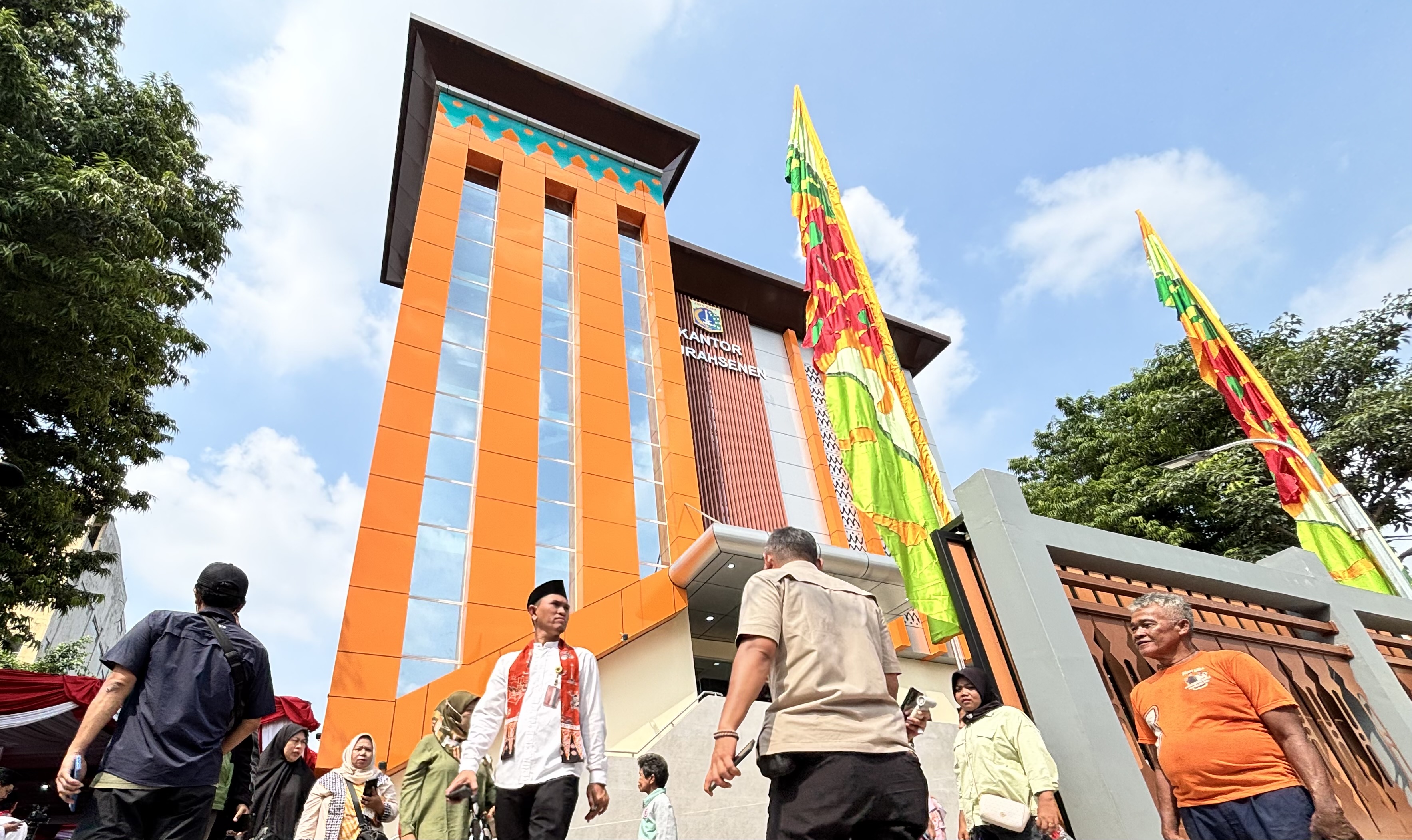 Pramono Modernisasi 4 Kantor Lurah di Jakarta, Dilengkapi Lift hingga Playground