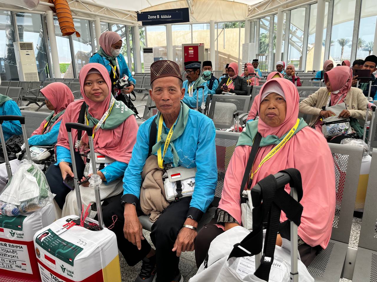 Berangkat Haji Tanpa Pasangan, Kisah Ibu asal Indramayu: Rasanya Campur Aduk