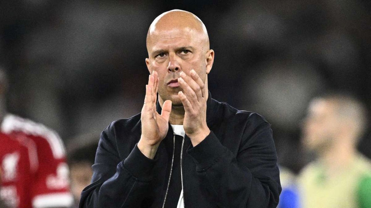 Liverpool Pertahankan Arne Slot, Abaikan Desakan Pemecatan