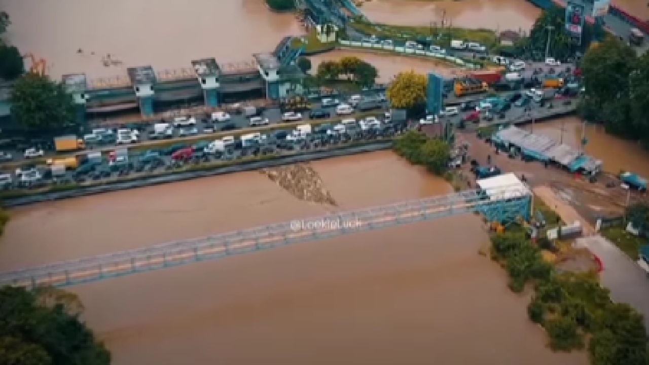 Fakta-fakta Banjir Bekasi: Ribuan Warga Mengungsi, Mall Terendam Hingga Pertandingan Liga 1 Ditunda!