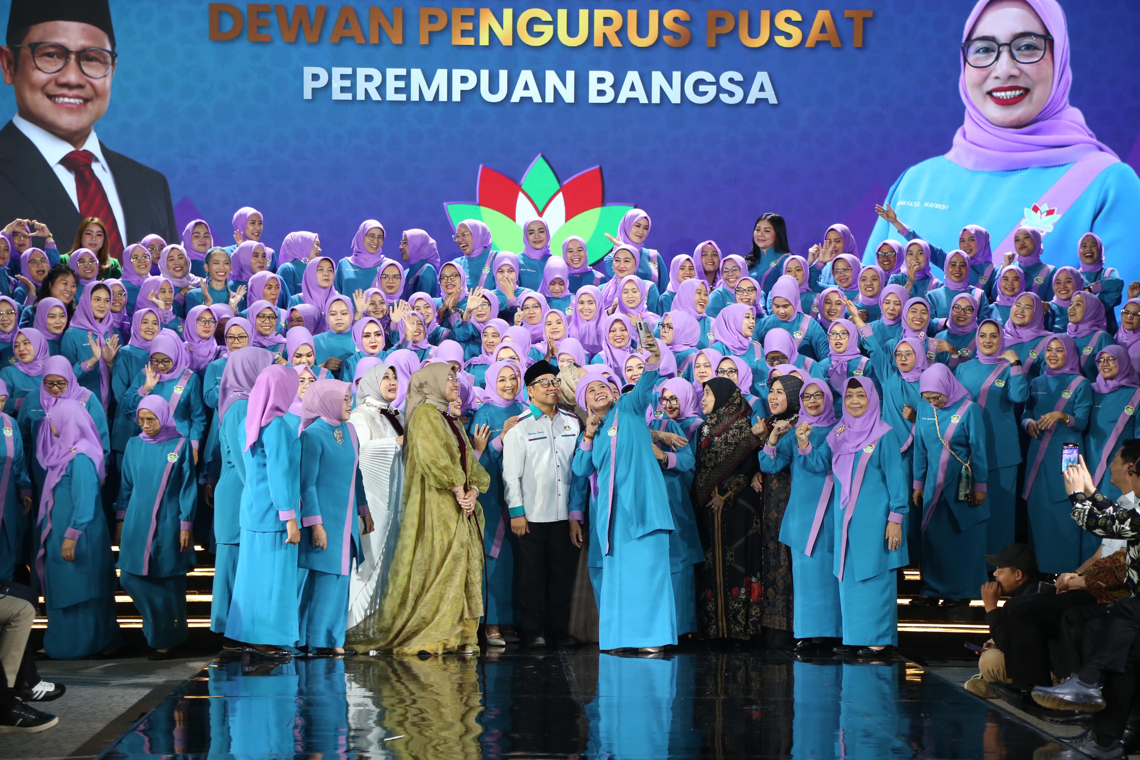 Cak Imin Lantik Pengurus DPP Perempuan Bangsa, Ajak Jadi Solusi Perjuangan