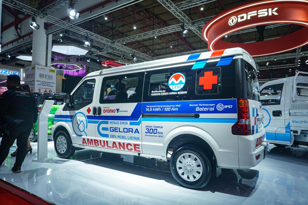 Satu-satunya di IIMS 2023, DFSK Sulap Mobil Listrik Gelora E jadi Ambulans 