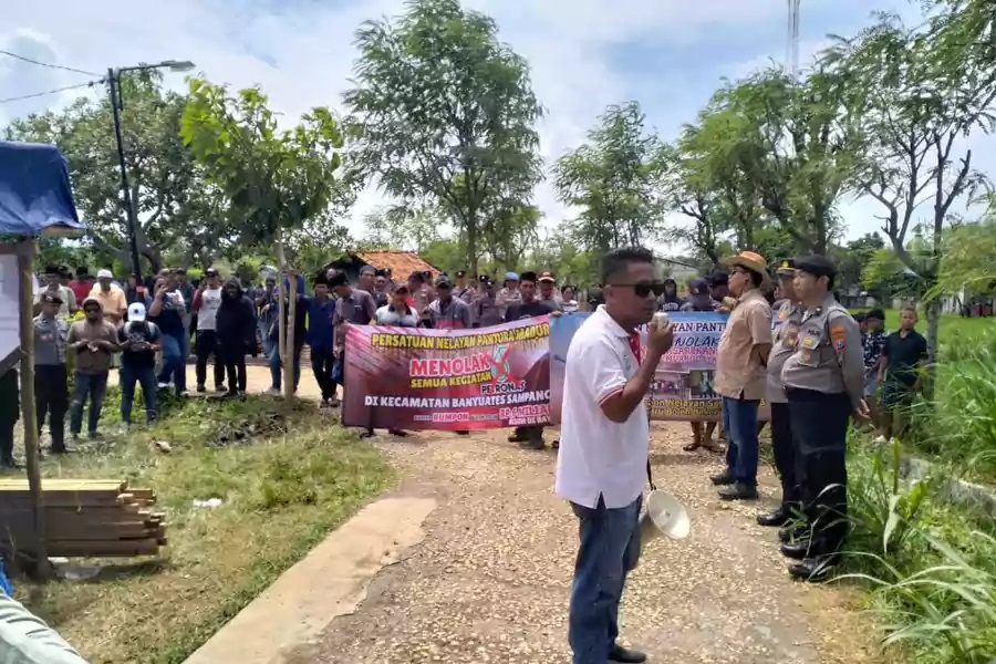 Nelayan Sampang Demo Proyek Pasar Ikan Banyuates Tuntut Ganti Rugi Rumpon Rp6 Miliar Cair