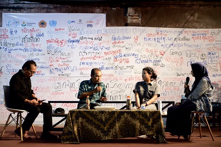 Urban Art Consortium Gelar Talkshow Bumikan Aksara Jawa dari 3 Perspektif: Politik, Budayawan, Penulis
