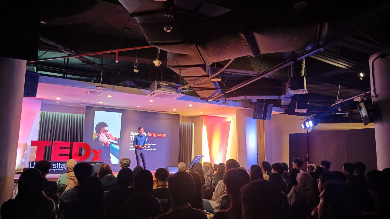 Gali Potensi Diri di TEDx Universitas Airlangga, Dari Public Speaking Hingga Strategi Menang Melawan AI 