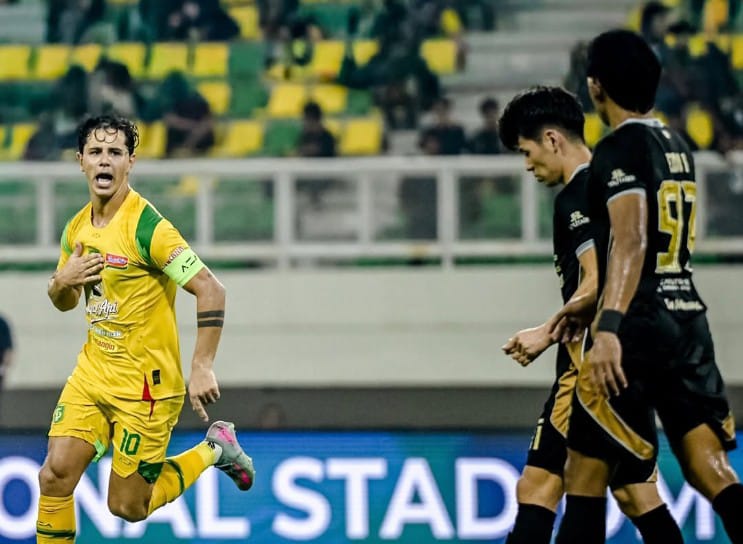 Dewa United vs Persebaya 1-1, Penalti Menit Akhir Bruno Moreira Selamatkan Bajol Ijo!