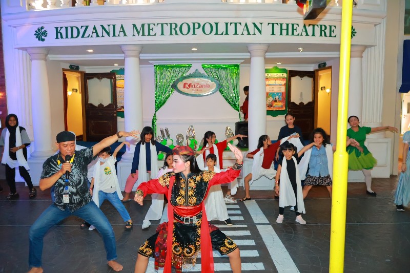 HUT Surabaya ke-732, KidZania Ajak Anak-Anak Menari Remo