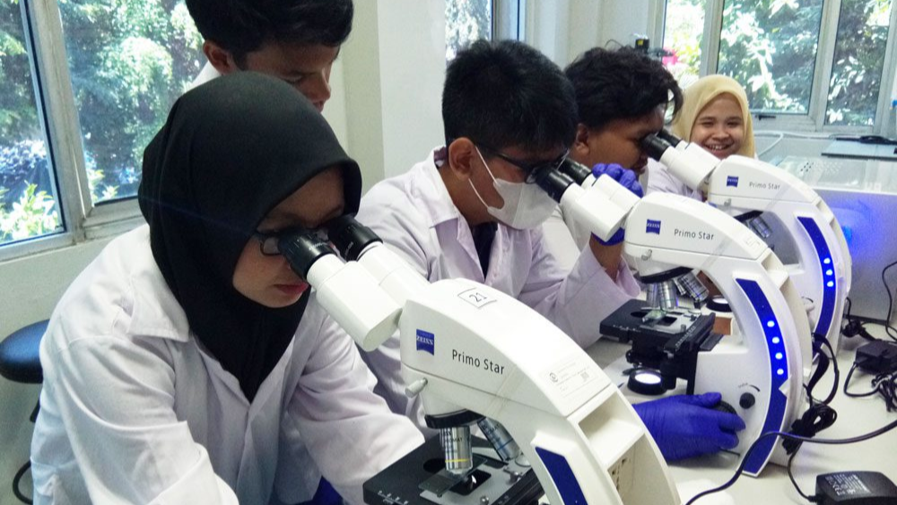 Program Studi Bioteknologi Esa Unggul: Mencetak Generasi Ilmuwan Bioteknologi Berstandar Internasional