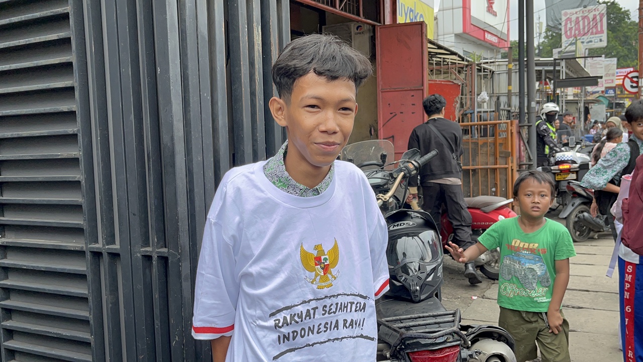 Dapat Kaos dari Presiden Prabowo, Pelajar SMPN 16 Jaksel Ngaku Senang Bukan Kepayang