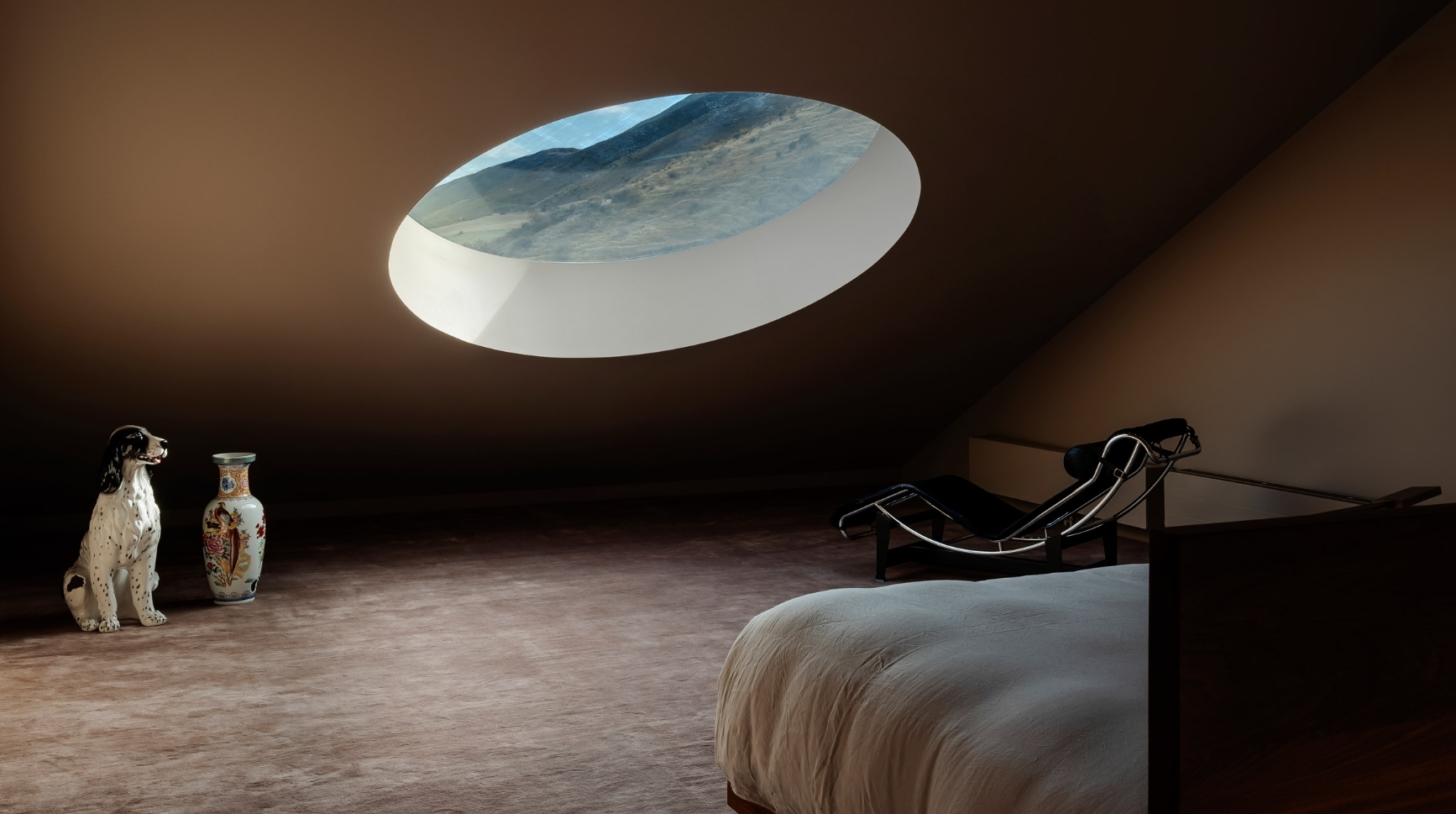 8 Referensi Desain Kamar Tidur Bernuansa Horor dari Berbagai Negara