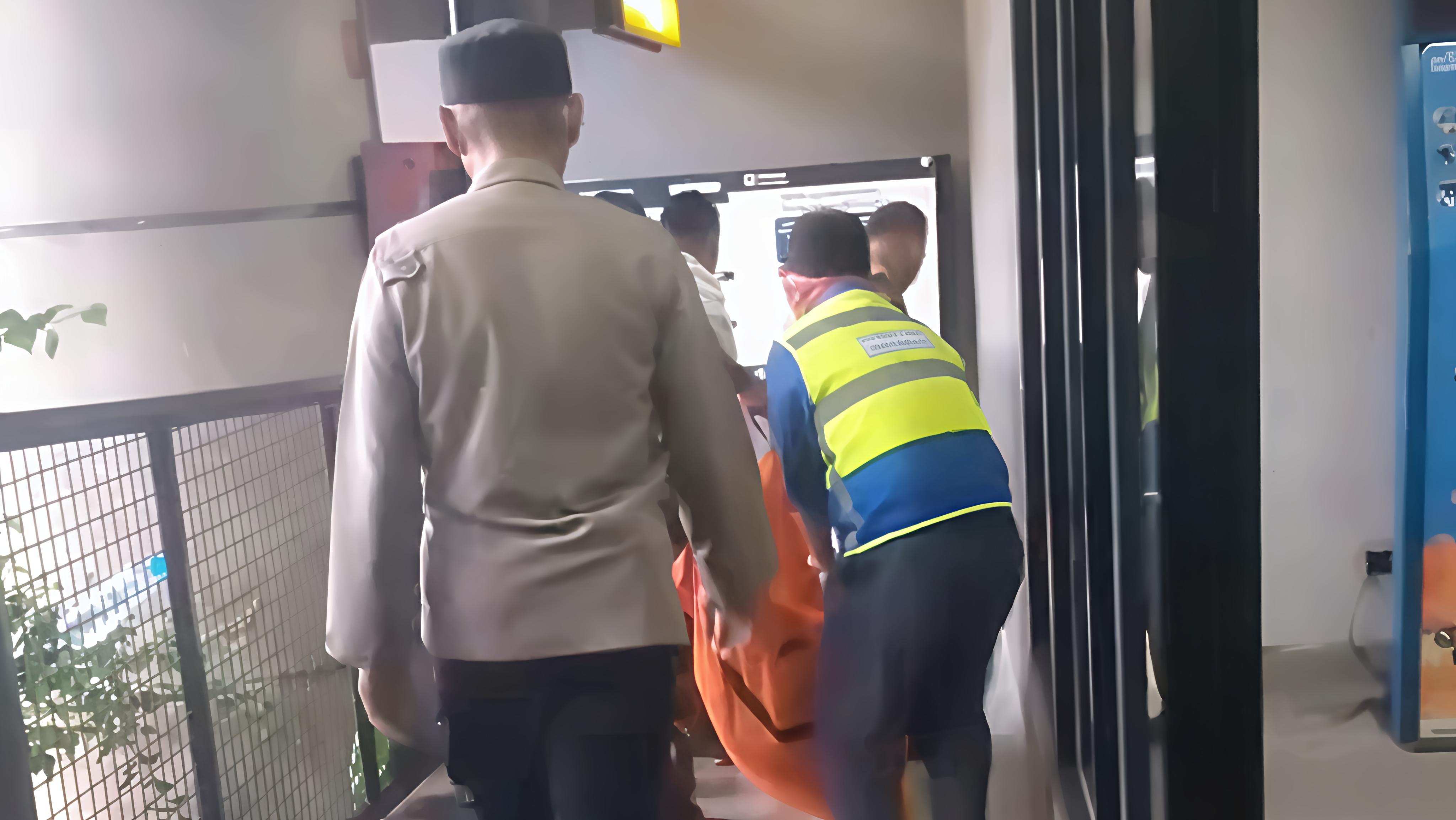 Lansia Ditemukan Meninggal di Toilet Halte TransJakarta Kampung Melayu, Begini Kronologinya