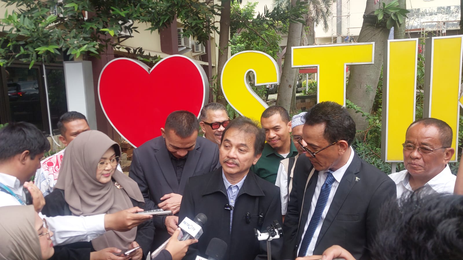 Audiensi Komisi Reformasi Polri Ricuh, Roy Suryo CS Walk Out: Ini Gak Fair!