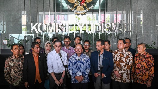 KY Nyatakan Tiga Hakim Kasus Korupsi Impor Gula Tom Lembong Langgar Kode Etik