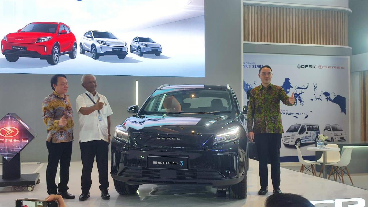 SUV Listrik SERES 3 Meluncur di PEVS 2025, Jarak Tempuh 412 Km Harga Mulai Rp 370 Jutaan