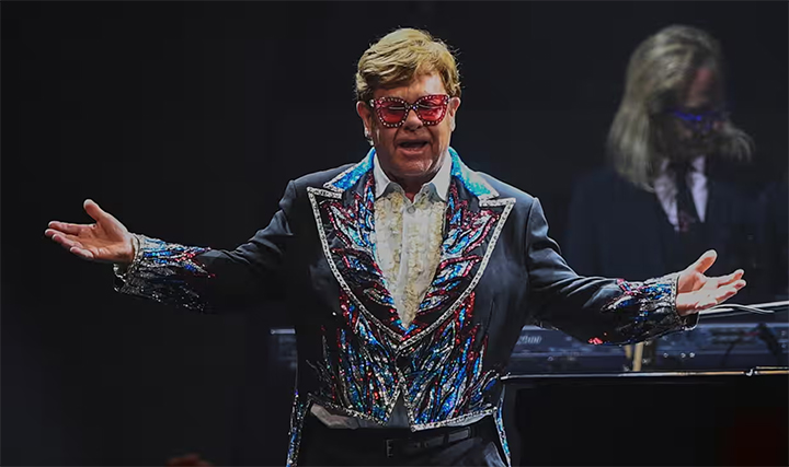 Elton John Sembuh setelah Terpeleset