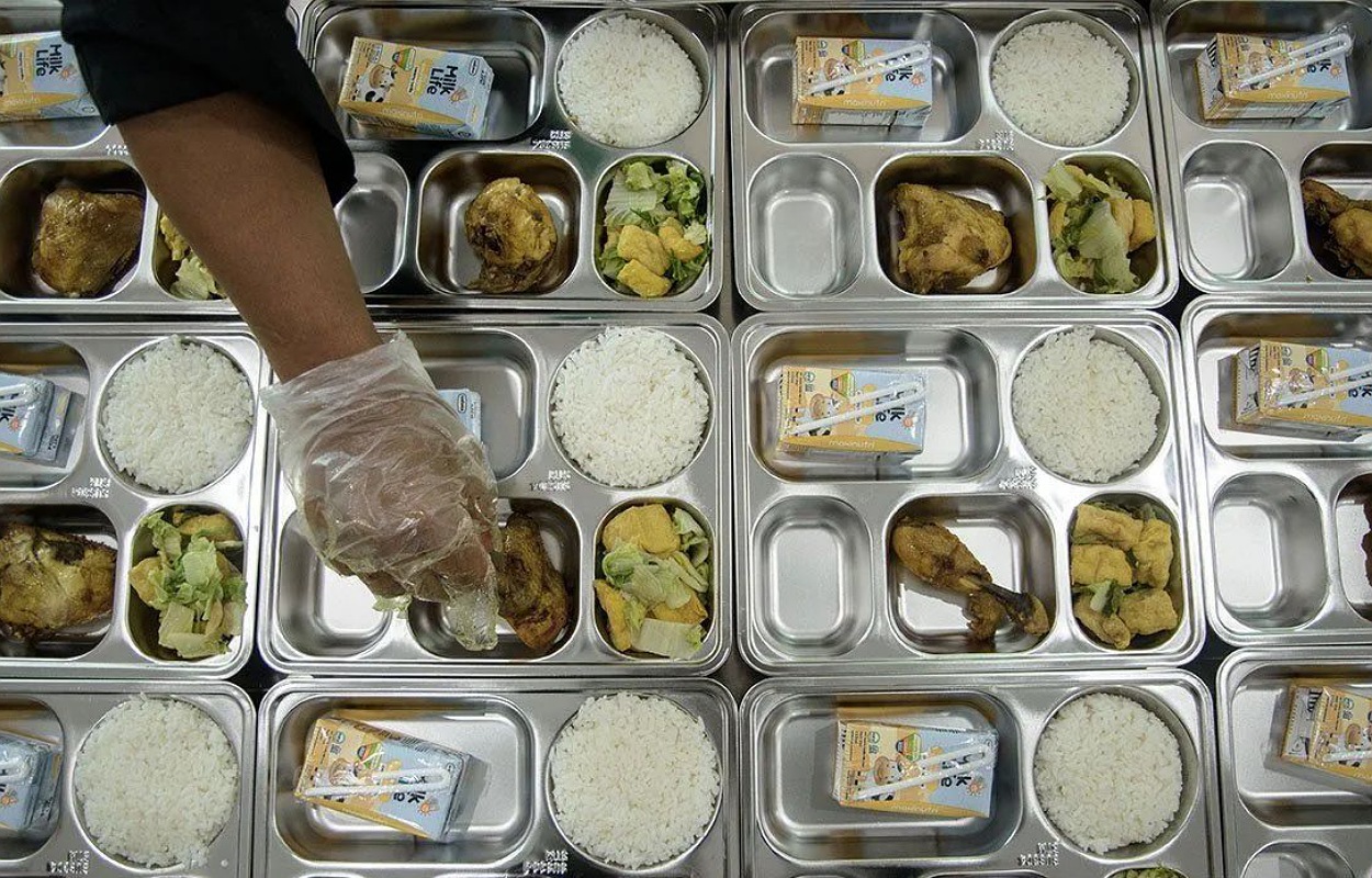 Dugaan Ribuan Dapur Fiktif Program Makan Bergizi Gratis Disorot DPR