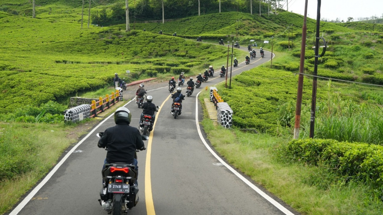 70 Bikers Honda ADV160 Jelajahi Selatan Jawa Barat Menuju Honda Bikers Day 2025