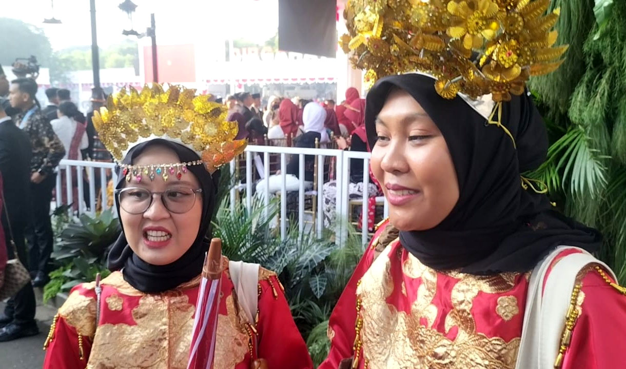 Antusias Masyarakat Ikuti HUT RI ke-80 di Istana Merdeka: Hari Pertama War Undangan Langsung Dapat , HP dan Laptop Nyala Semua