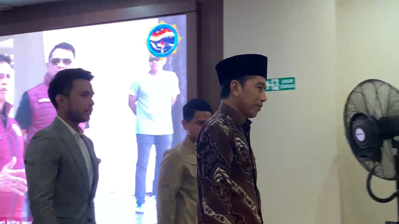 Tiba di Bareskrim Pori Terkait Ijazah Palsu, Jokowi Hanya Lempar Senyum kepada Awak Media