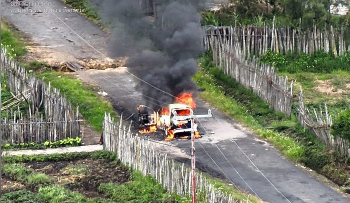 KKB Papua Tembak Supir Taksi di Paniai: Mobil Dibakar di Tengah Jalan