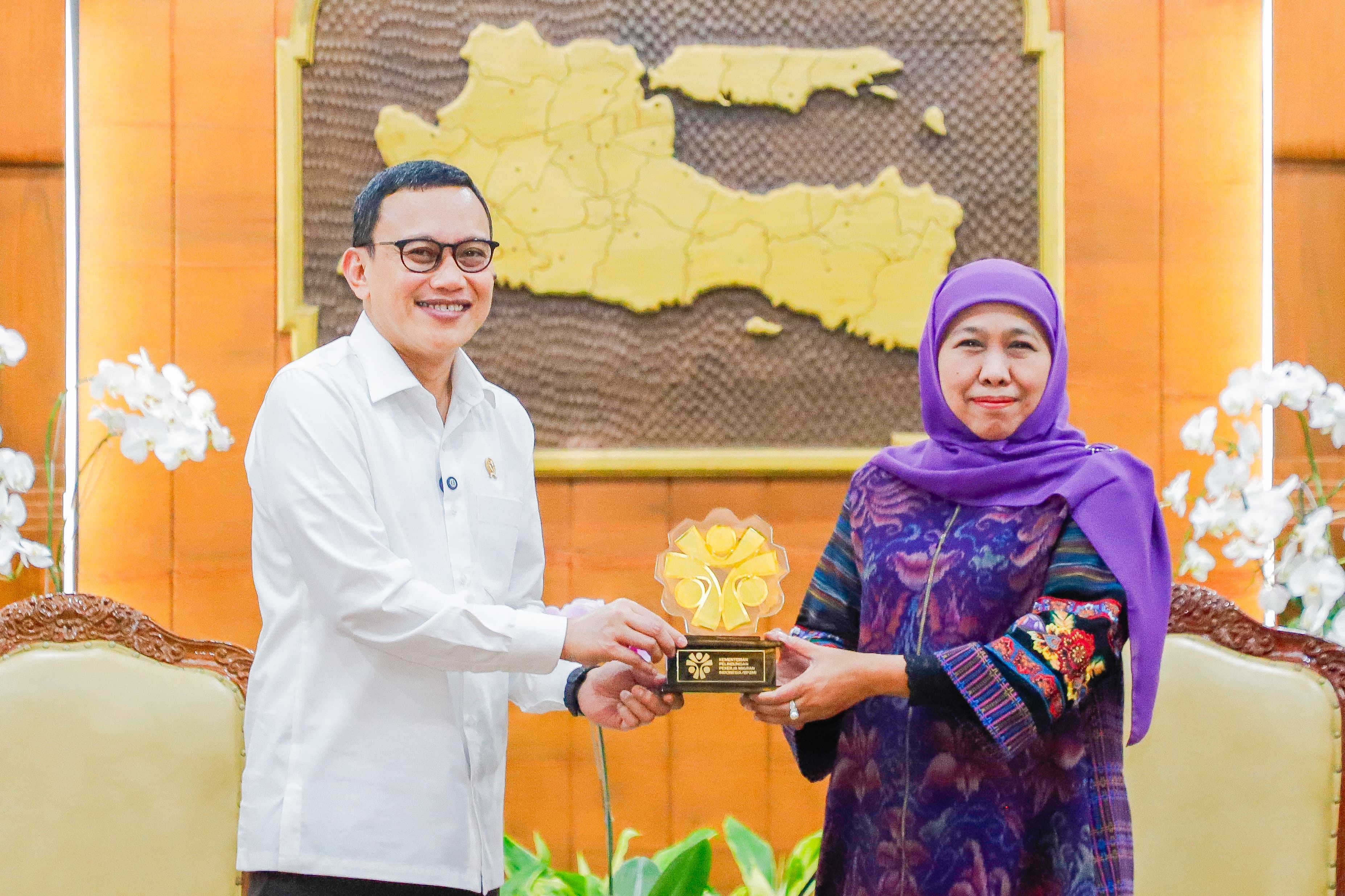 Khofifah Inginkan Ada Rumah Singgah PMI Asal Jatim