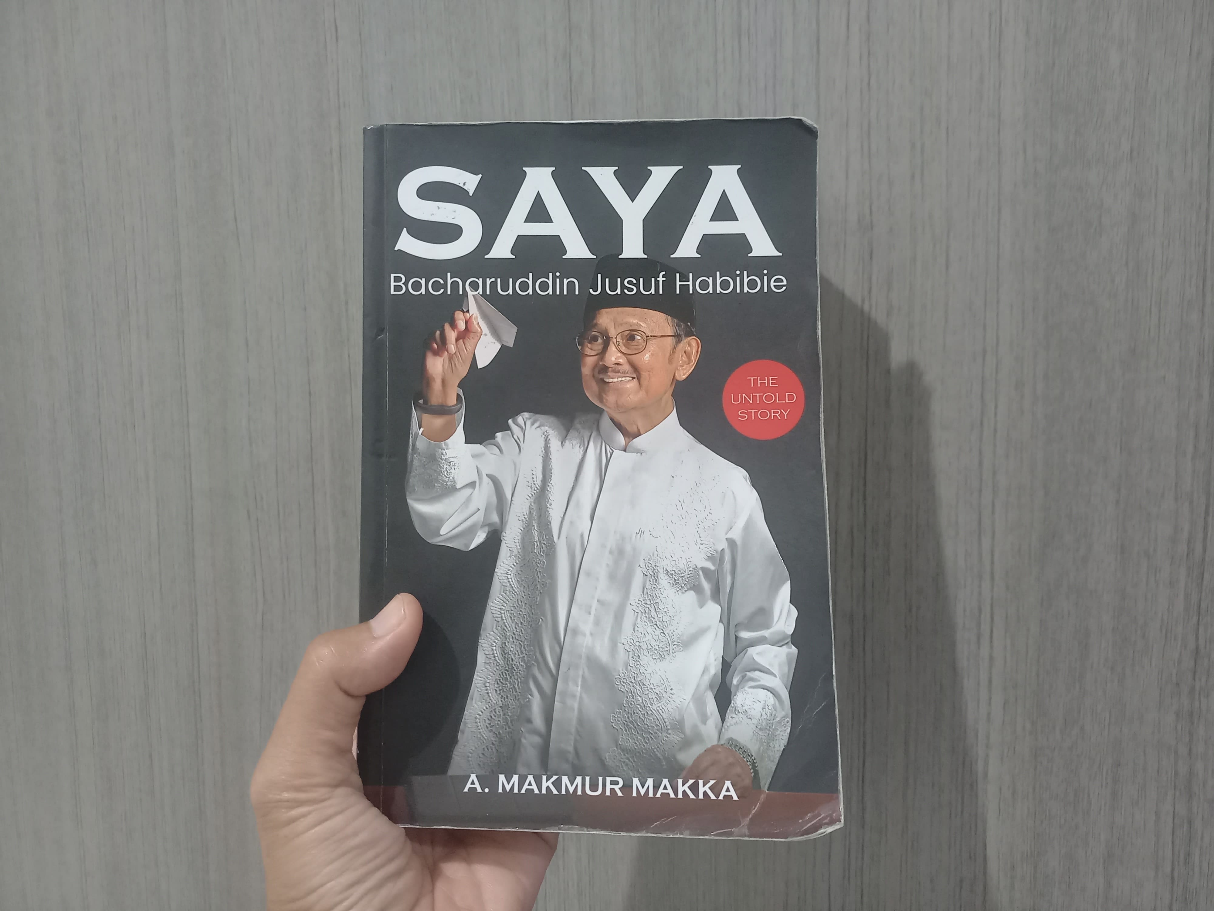 Mengupas Buku Biografi B.J. Habibie: Dari Parepare, Jerman, hingga Istana Negara