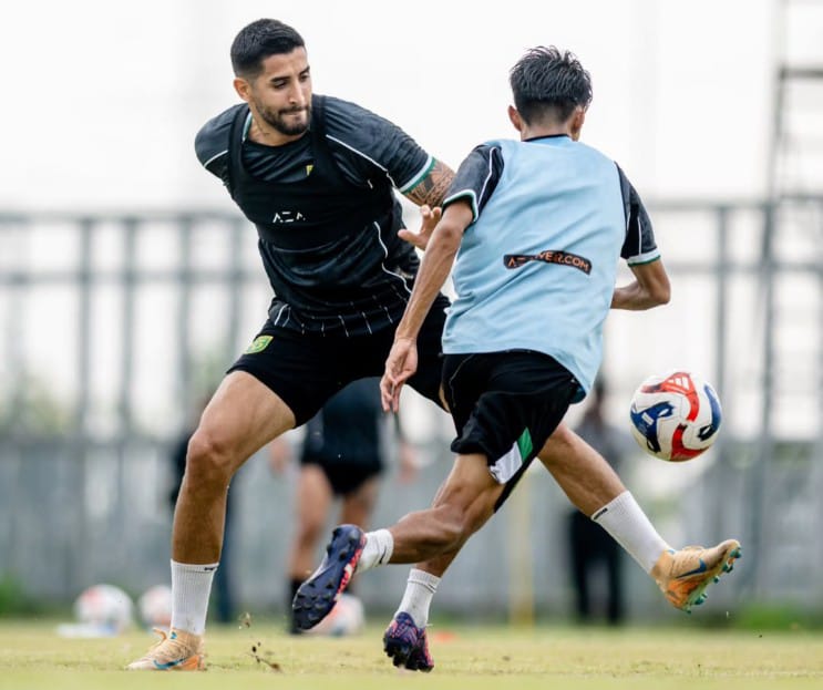 Jelang Persebaya vs Dewa United, Bernardo Tavares Gembleng Fisik Pemain