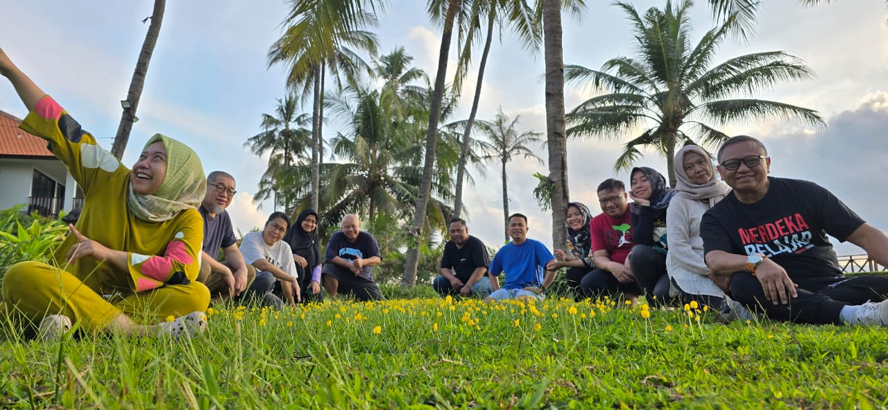 Rapat dan Healing Departemen Ilmu Informasi dan Perpustakaan FISIP Unair: Jalan-Jalan Bersama, Belajar Membahas OBE