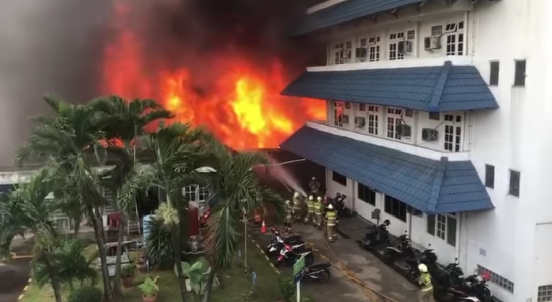 Kebakaran di Kebayoran Lama, Rumah Tinggal Ludes Terbakar