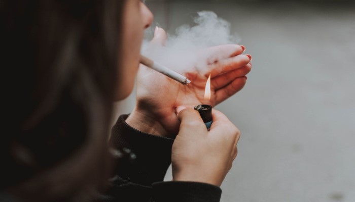 Tips dan Trik Hindari Diri dan Keluarga dari Asap Rokok di Mana pun Berada