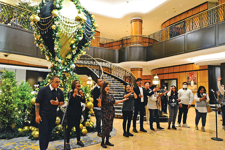 Christmas Three Lighting di Sheraton Surabaya Suguhyang yang Ringan-Manis sejak di Lobi