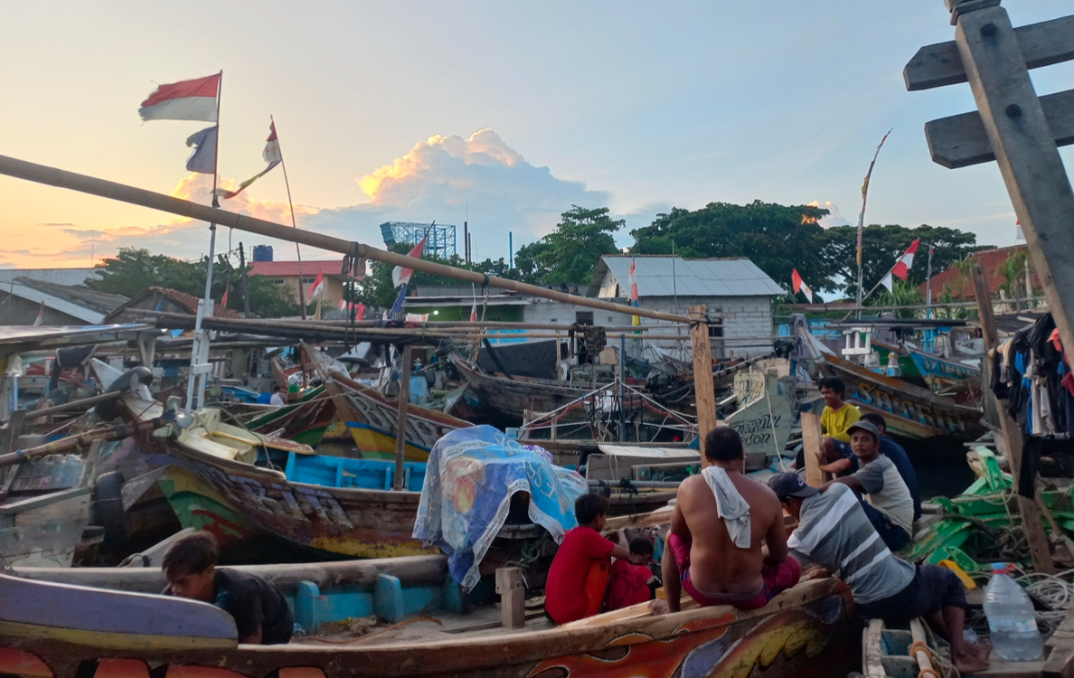 Nelayan Pasrah Buntut Adanya Pagar Laut Misterius di Pesisir Kabupaten Tangerang: 'Orang Kecil Mah Pasrah Aja'