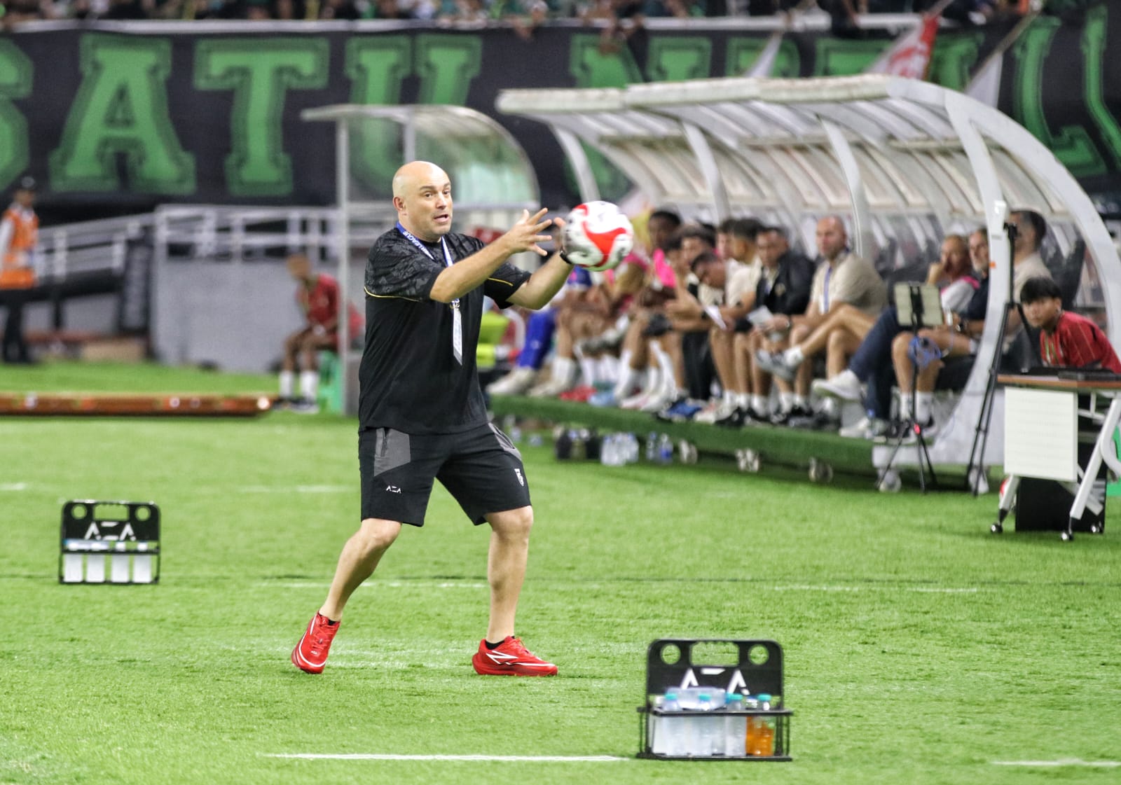 Evaluasi Bernardo Tavares Pasca Persebaya Ditahan Dewa United, Harus Konsisten!