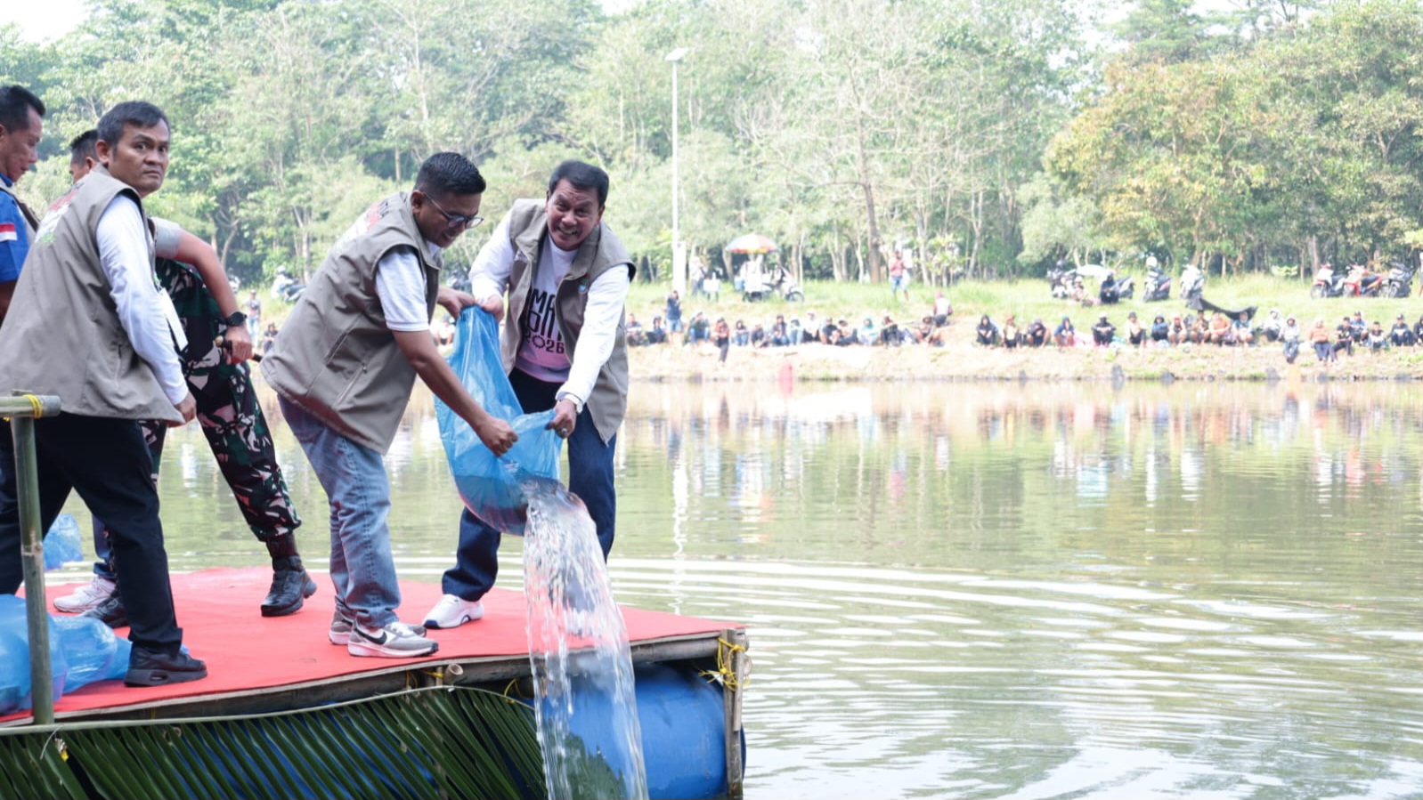 Cara Bupati Tangerang Satukan Buruh di Puncak May Day, Ikut Lomba Mancing hingga Cek Kesehatan Gratis