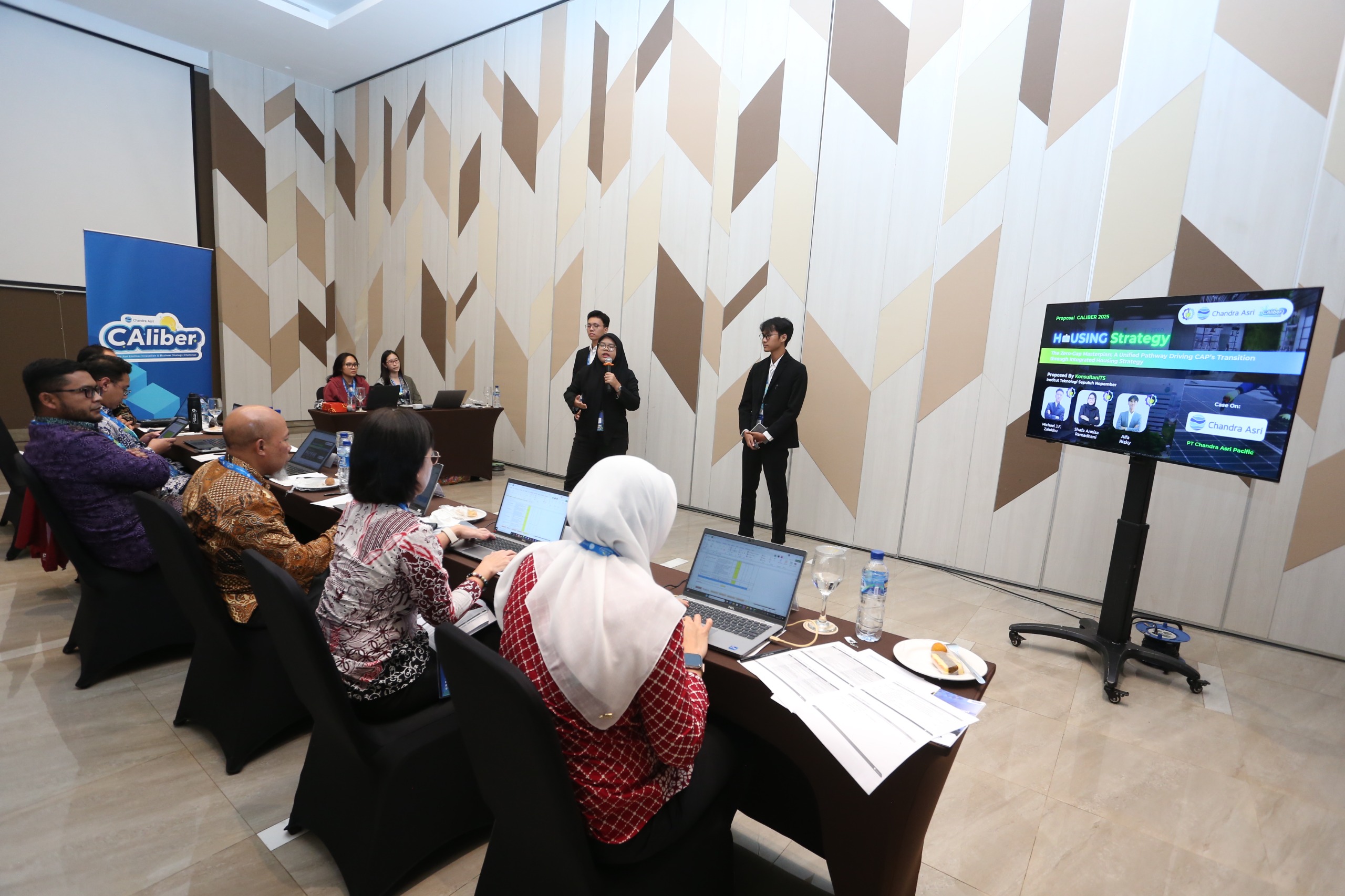 Ide Mahasiswa ITS-ITB Diuji di Caliber Challenge 2025, Adu Strategi Bangunan Rendah Karbon